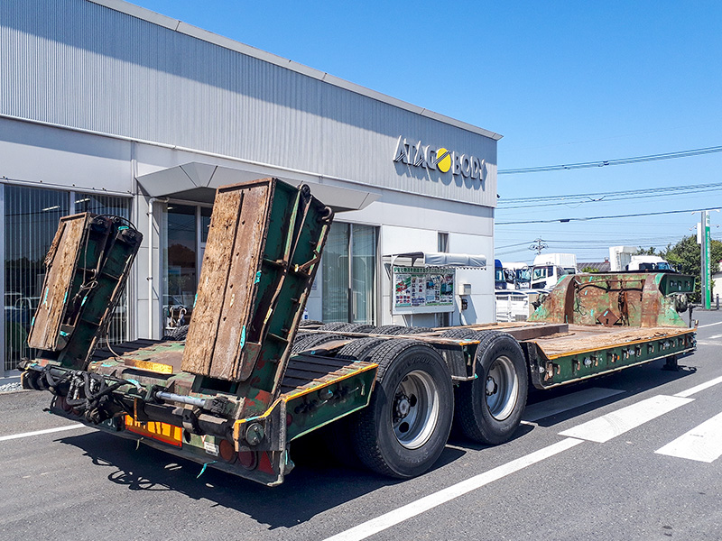 重機運搬用セミトレーラー