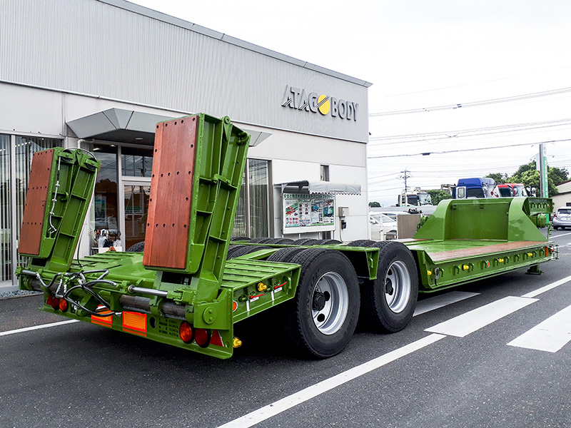 重機運搬用セミトレーラー