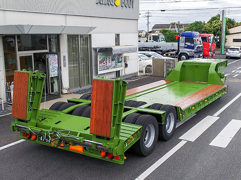 重機運搬用セミトレーラー