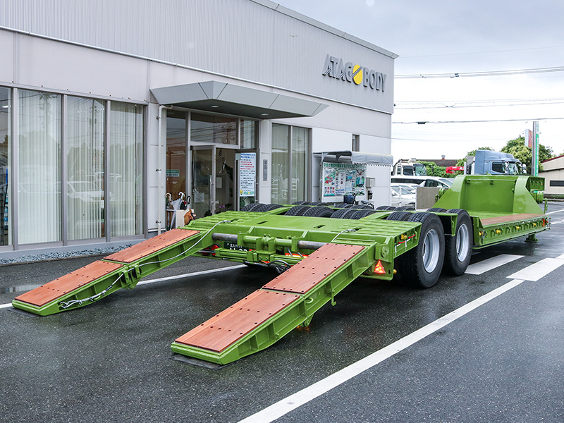 重機運搬用セミトレーラー
