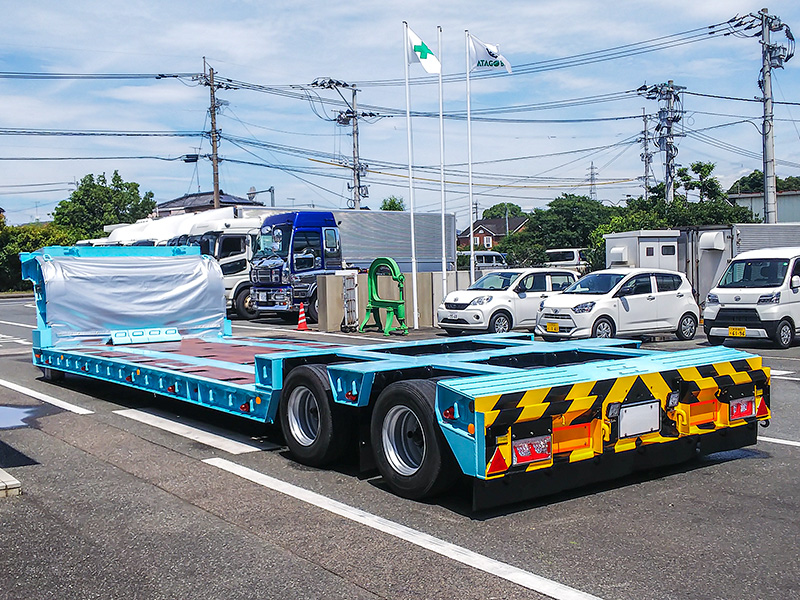 重機運搬用セミトレーラー