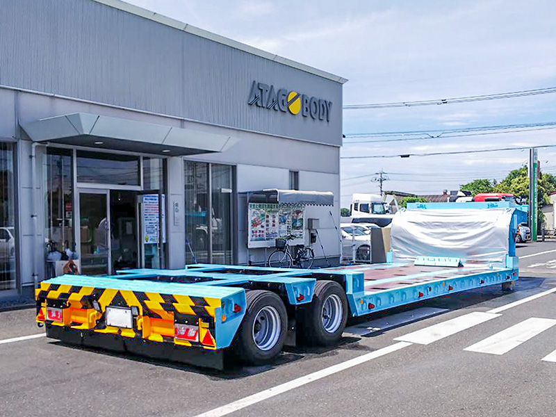 重機運搬用セミトレーラー