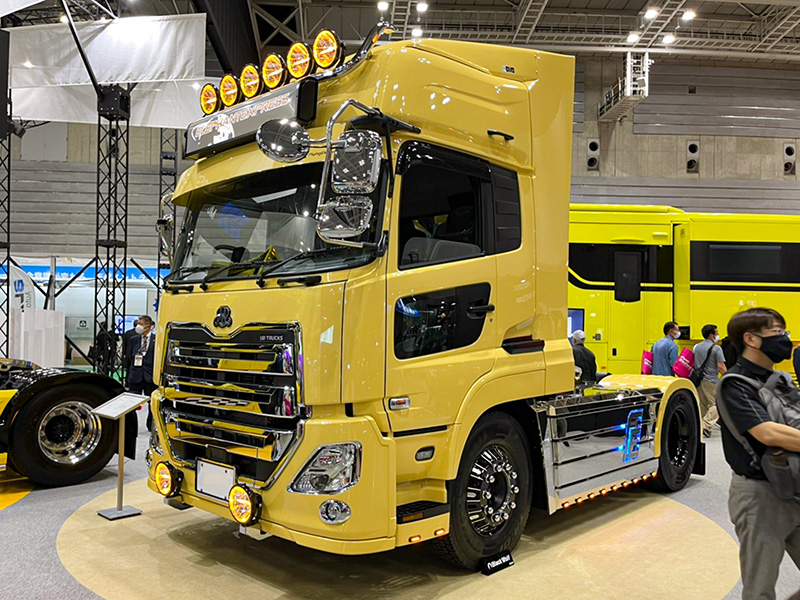 ジャパントラックショー2022　㈱ヨシノ自動車様ブースにて