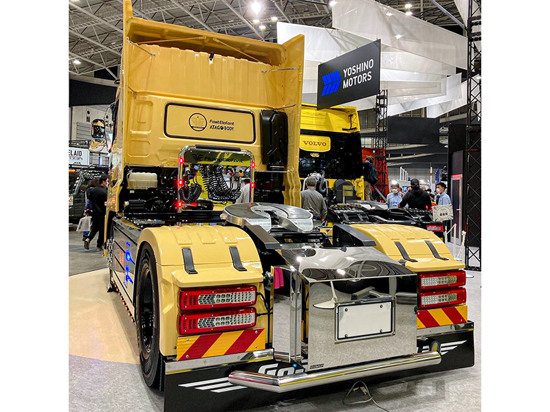ジャパントラックショー2022　㈱ヨシノ自動車様ブースにて